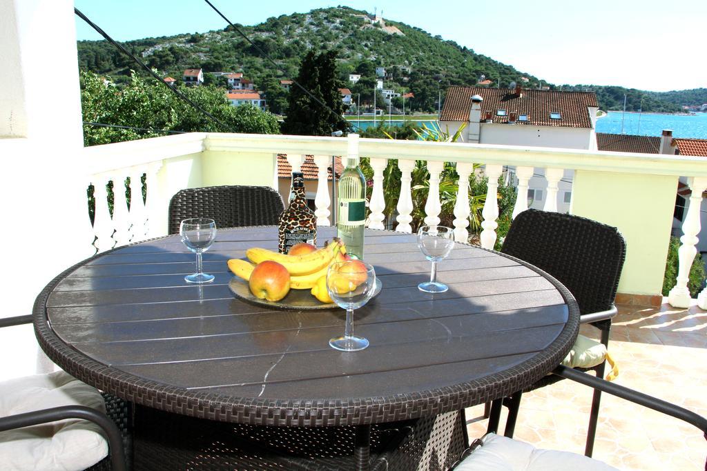 Apartments Villa Russo Tisno Exterior photo